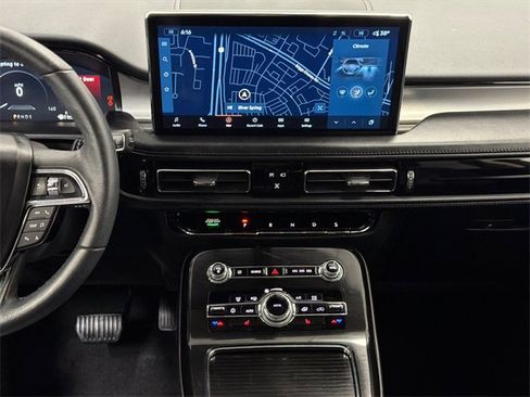 Used 2022 Lincoln Nautilus FWD w/ Premium Package image 19