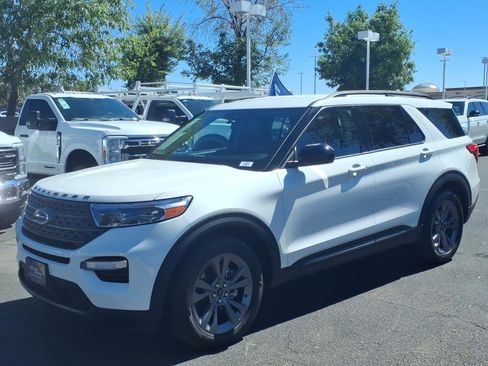 Certified 2023 Ford Explorer XLT w/ Equipment Group 202A RWD image 8