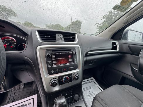 Used 2015 GMC Acadia SLE image 19