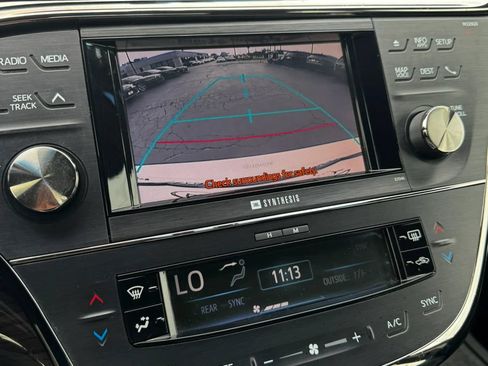 Used 2013 Toyota Avalon Limited w/ Technology Pkg FWD image 28