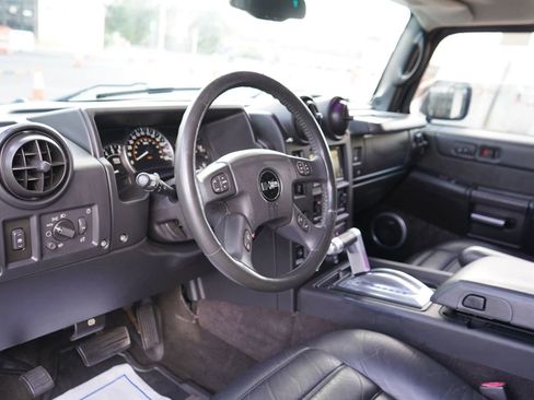 Used 2005 HUMMER H2 SUT w/ Preferred Equipment Group AWD/4WD image 9