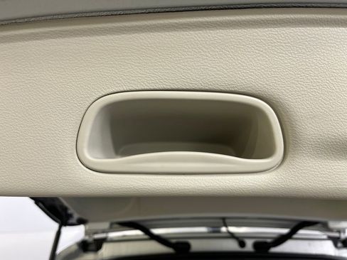 Used 2023 Chrysler Pacifica Touring-L image 28