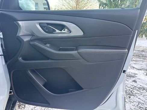 Used 2020 Chevrolet Traverse LT image 43