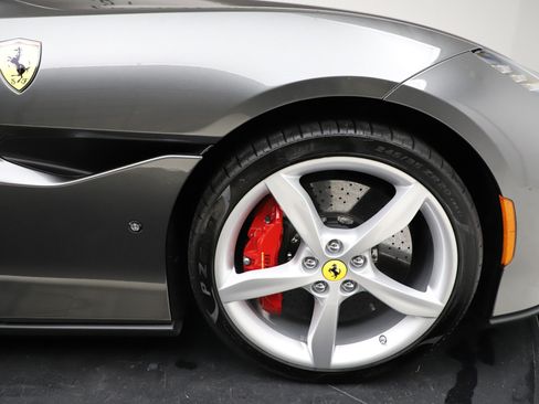 Certified 2020 Ferrari Portofino RWD image 27