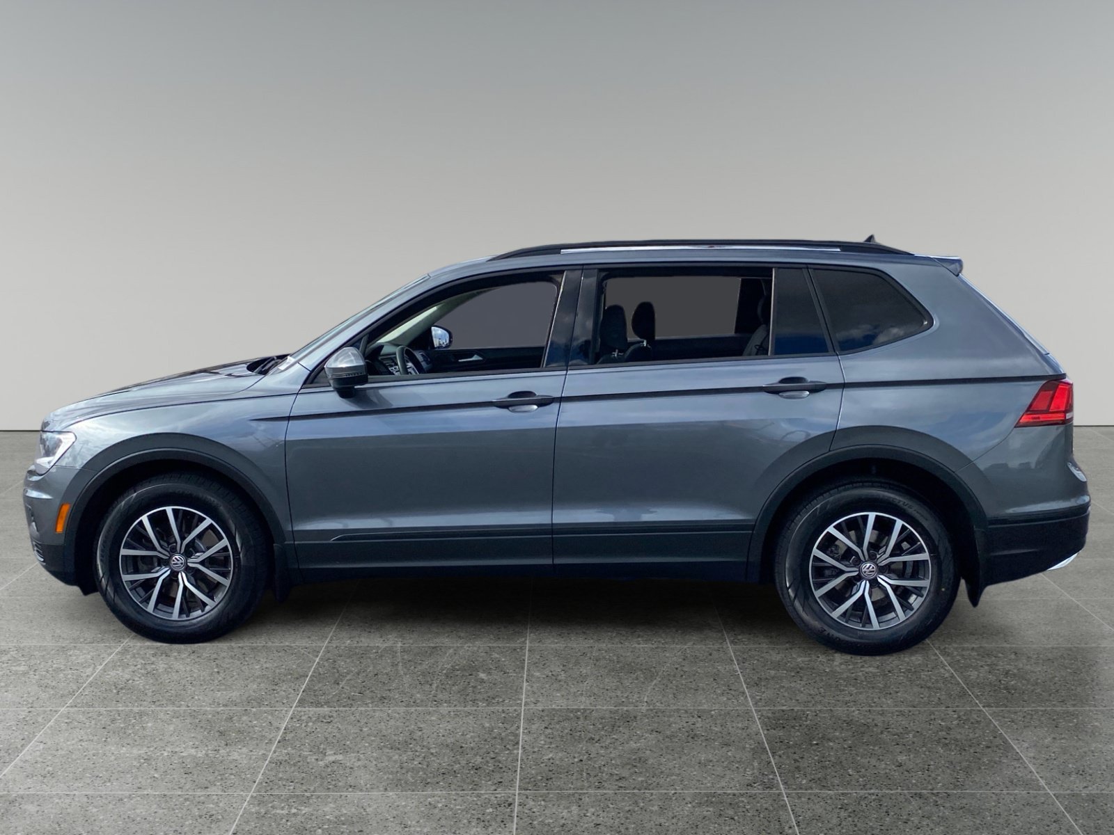 Used 2021 Volkswagen Tiguan S FWD image 2