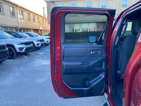 Used 2022 Nissan Frontier PRO-4X image 24