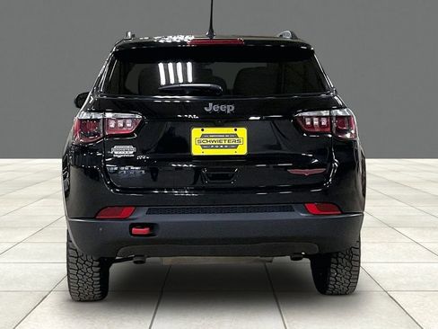 Used 2025 Jeep Compass Trailhawk AWD/4WD image 4