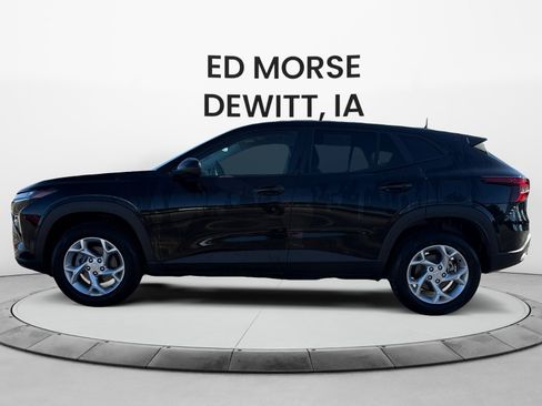 Used 2025 Chevrolet Trax LS w/ LS Convenience Package image 2