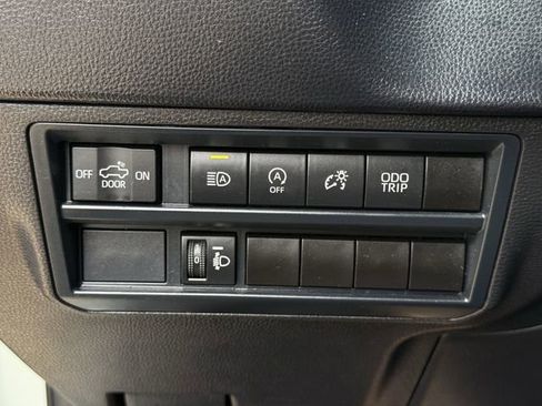 Used 2025 Toyota Tundra SR5 AWD/4WD image 25