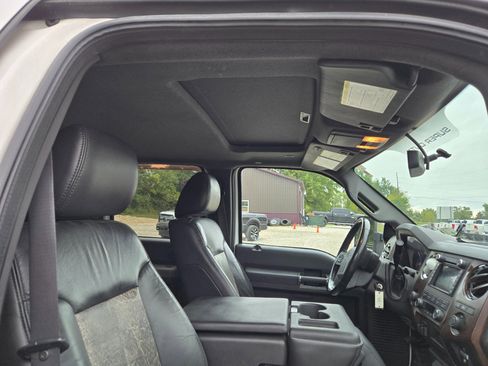 Used 2011 Ford F250 Lariat w/ Chrome Pkg image 14