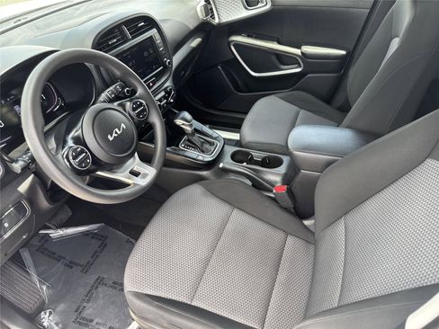 Used 2023 Kia Soul LX FWD image 10