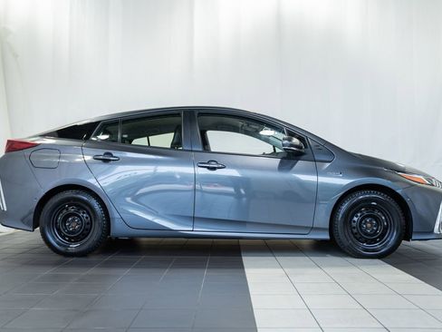 Used 2022 Toyota Prius Prime Limited image 3