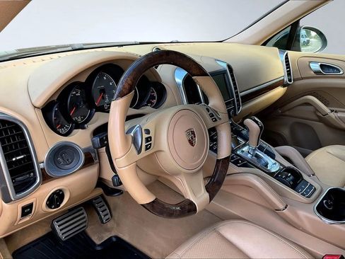 Used 2013 Porsche Cayenne S image 17