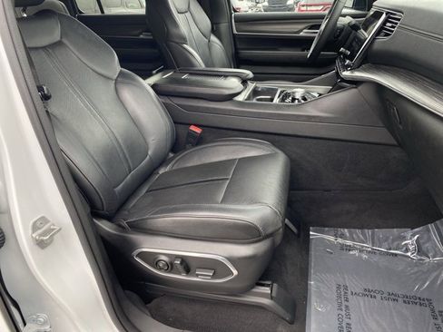 Used 2023 Jeep Wagoneer Series III w/ Preferred Equipment Group image 28