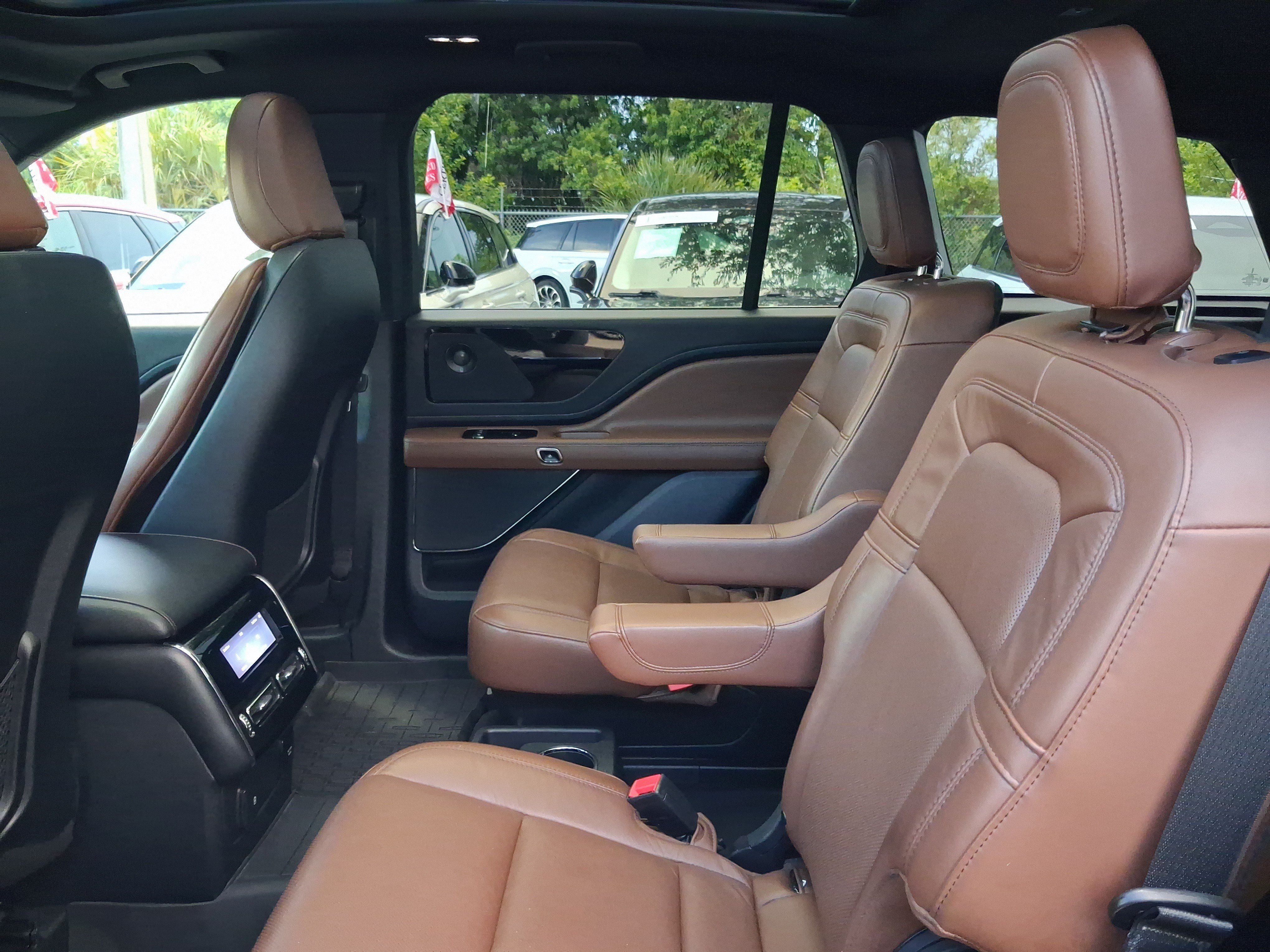 Certified 2023 Lincoln Aviator Reserve RWD image 6