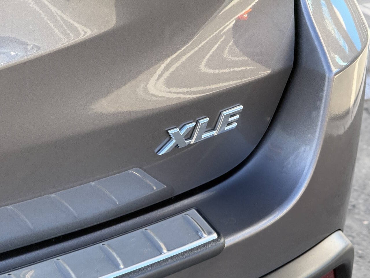 Used 2018 Toyota Highlander XLE FWD image 27