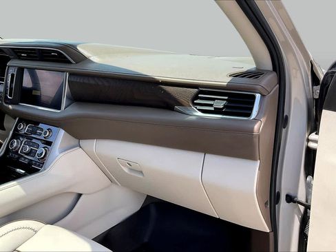Used 2023 GMC Yukon Denali AWD/4WD image 18