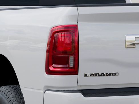 New 2026 RAM 2500 Laramie AWD/4WD image 9
