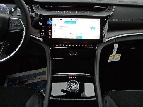 New 2026 Jeep Grand Cherokee Altitude image 11