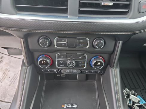 Used 2022 Chevrolet Suburban Premier AWD/4WD image 28