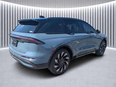 New 2026 Lincoln Nautilus Reserve image 3