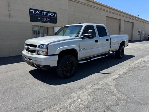 Used 2006 Chevrolet Silverado 3500 LT w/ Heavy-Duty Power Package AWD/4WD image 4
