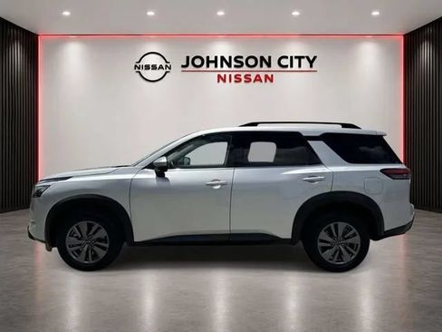 Certified 2025 Nissan Pathfinder SV FWD image 7