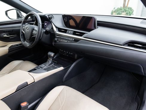 Used 2019 Lexus ES 300h FWD image 13