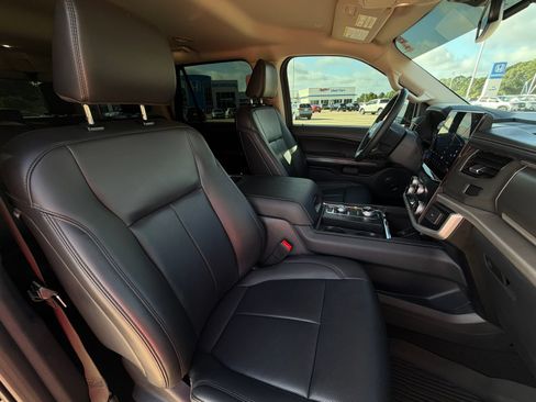 Used 2023 Ford Expedition XLT AWD/4WD image 15