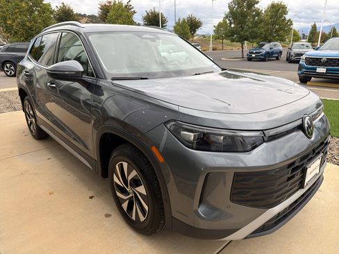 New 2025 Volkswagen Tiguan S image 4