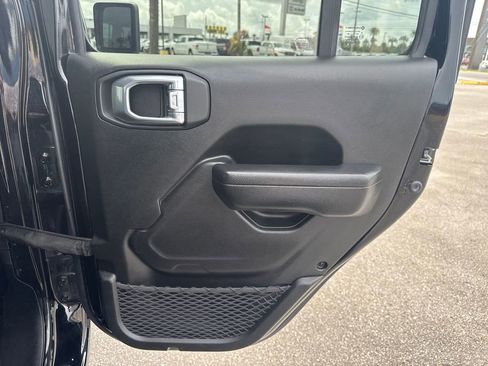 Used 2022 Jeep Gladiator Sport AWD/4WD image 15