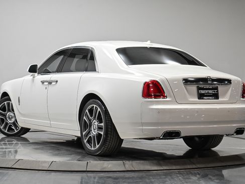 Used 2017 Rolls-Royce Ghost image 23