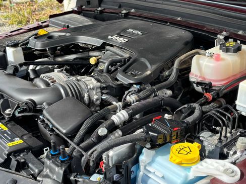 Used 2021 Jeep Gladiator Sport AWD/4WD image 24