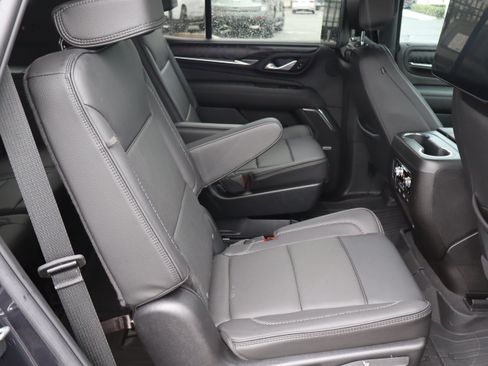 Used 2024 GMC Yukon Denali w/ Denali Reserve Package AWD/4WD image 39