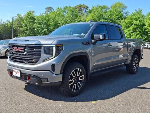 Used 2024 GMC Sierra 1500 AT4 w/ Technology Package AWD/4WD image 3