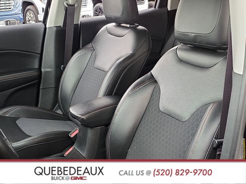 Used 2019 Jeep Compass Latitude w/ Popular Equipment Group FWD image 11