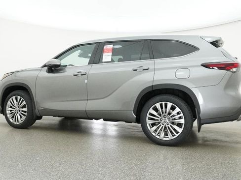 New 2026 Toyota Highlander Platinum image 33