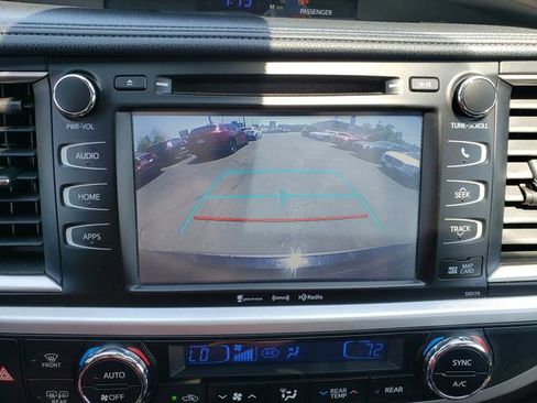 Used 2017 Toyota Highlander XLE AWD/4WD image 22