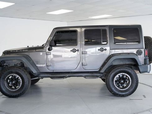 Used 2014 Jeep Wrangler Unlimited Rubicon w/ Connectivity Group AWD/4WD image 4