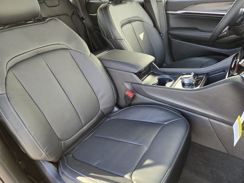 New 2026 Jeep Grand Cherokee Limited AWD/4WD image 8