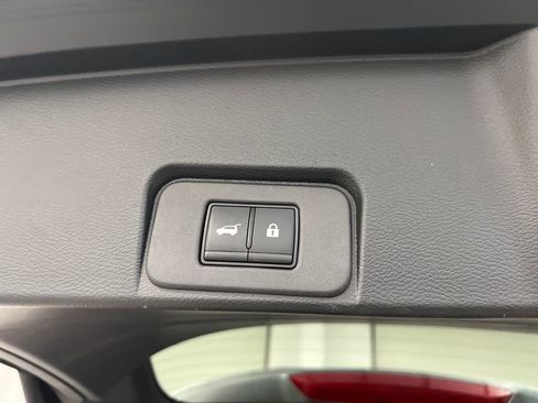 Used 2025 Nissan Rogue SL FWD image 34