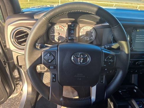Used 2023 Toyota Tacoma TRD Off-Road w/ Technology Package image 10