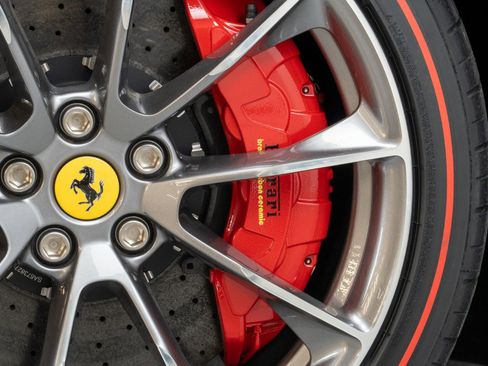 Certified 2022 Ferrari 812 Competizione image 15