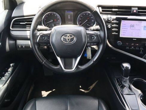 Used 2020 Toyota Camry SE FWD image 9