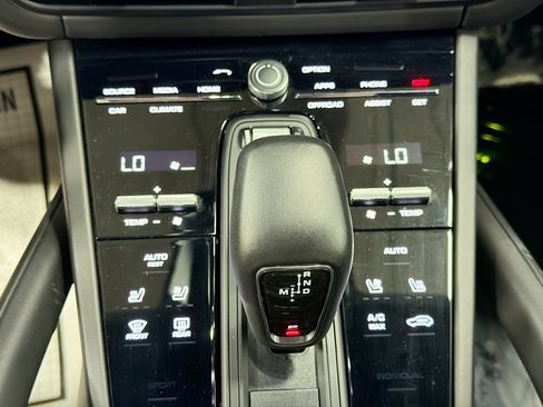 Certified 2023 Porsche Cayenne Turbo GT AWD/4WD image 33