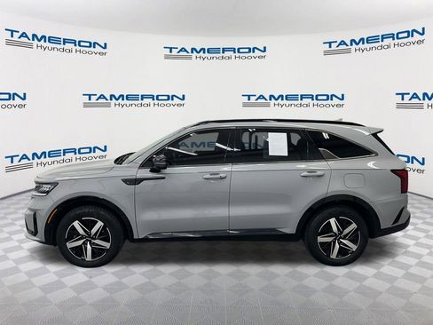 Used 2022 Kia Sorento EX w/ Panoramic Sunroof Package FWD image 2