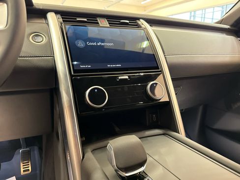New 2026 Land Rover Discovery Limited Edition image 8