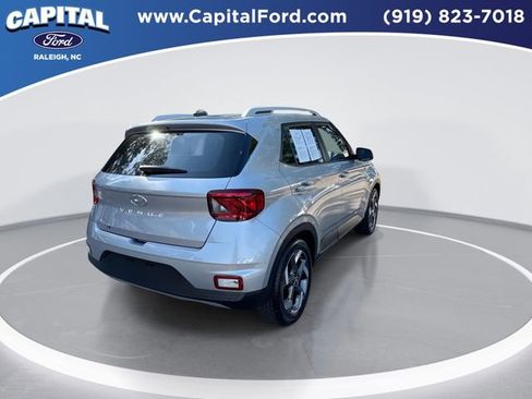 Used 2025 Hyundai Venue SEL FWD image 8