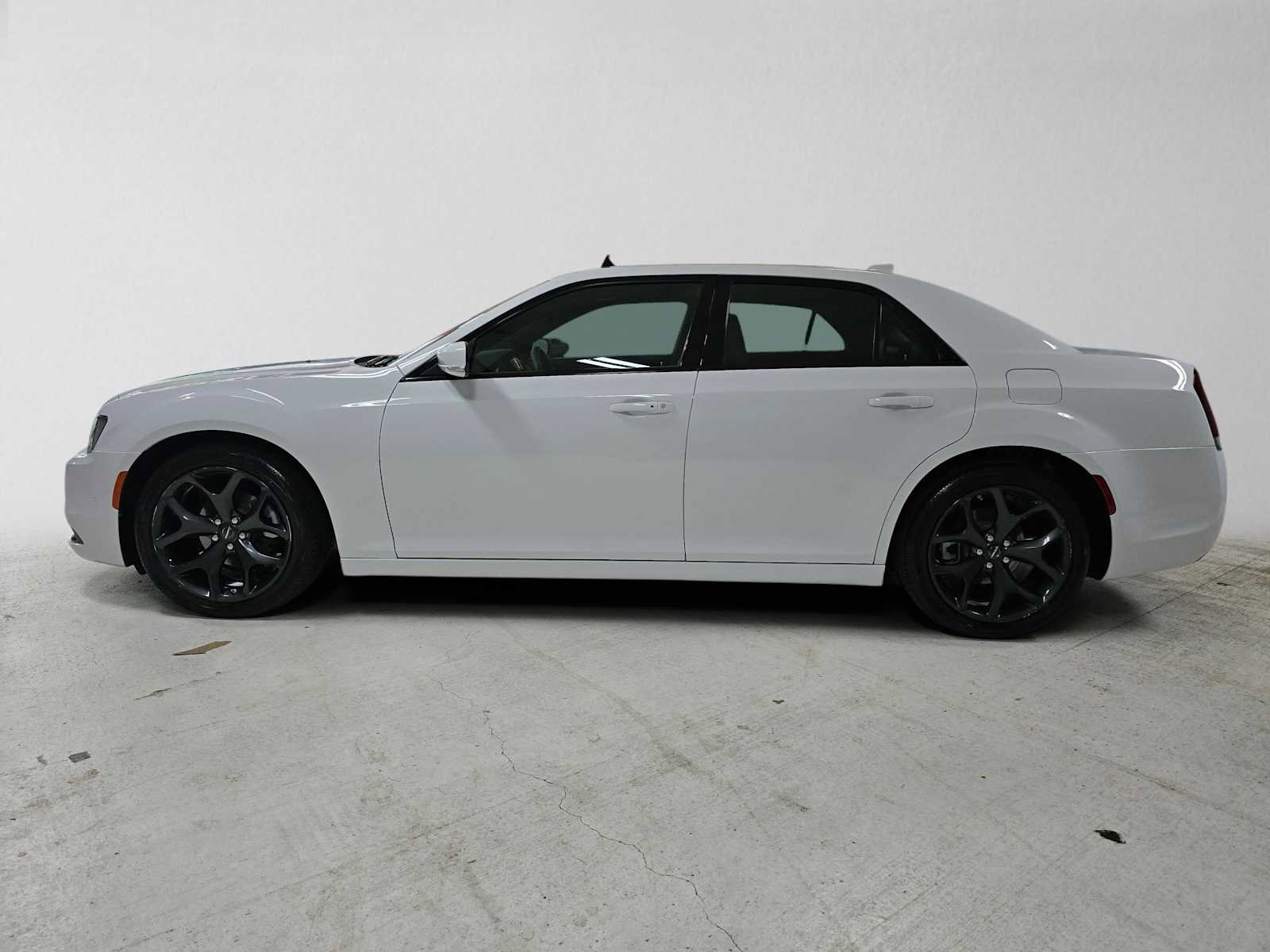 Used 2023 Chrysler 300 S RWD image 6