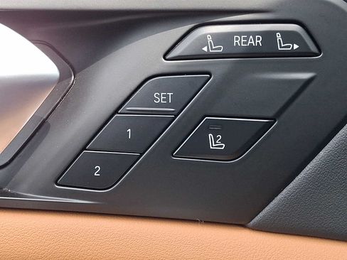 Used 2025 BMW X7 xDrive40i w/ M Sport Package AWD/4WD image 25